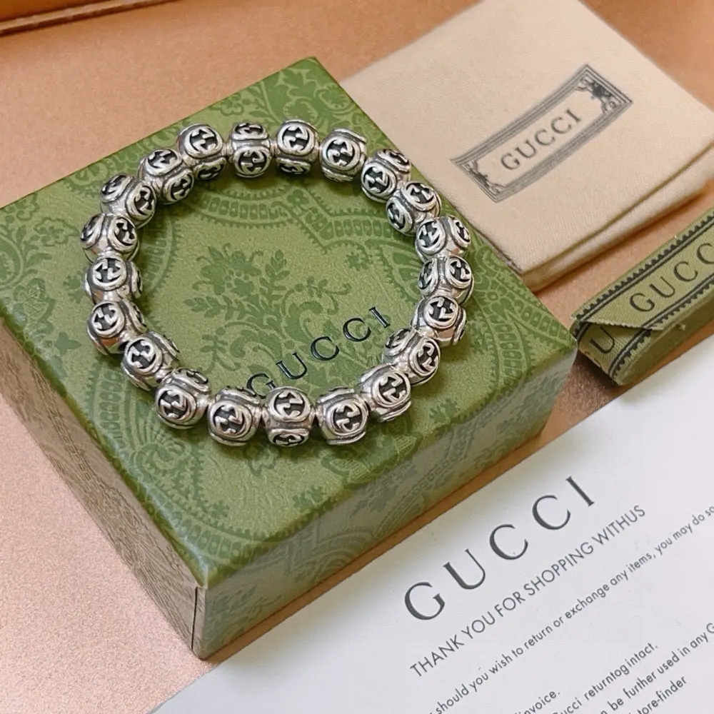Gucci Luxury bracelets for men and women. The latest full-bead bracelets are of a higher