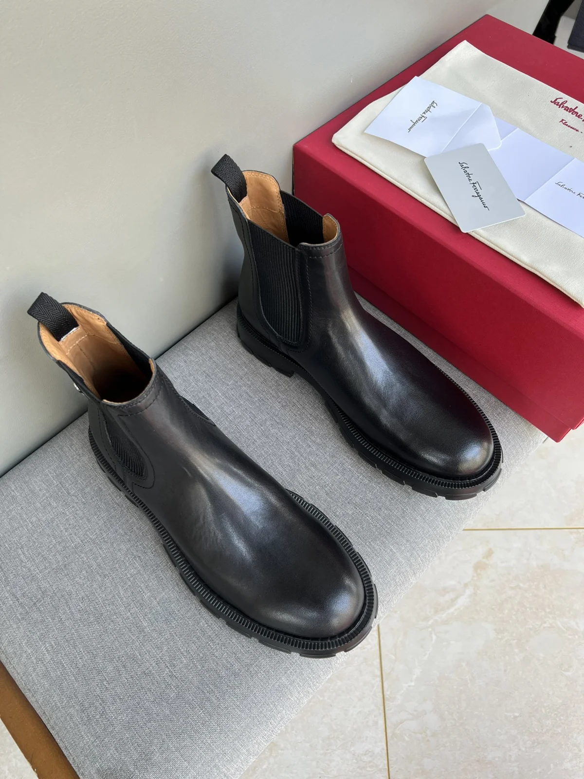 Salvatore Ferragamo autumn and winter new high-top men’s shoes