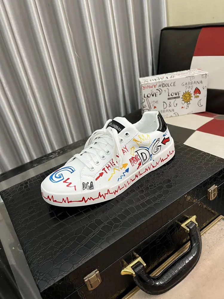 Dolce & Gabbana Dolce&Gabbana high-end men’s sports and casual shoes. Original goods from