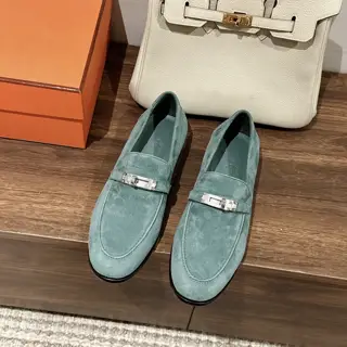 Hermes Kelly buckle loafers. I bought the product again at the beginning of the year. It