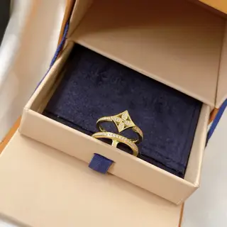 Louis Vuitton floral ring