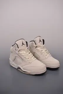 Nike low-top basketball shoes