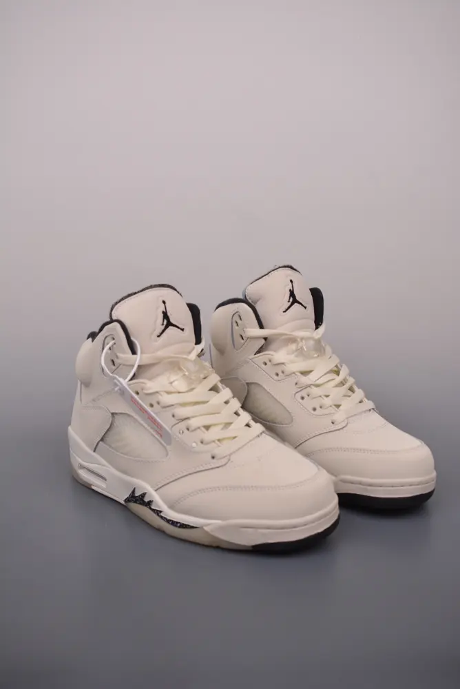 Nike low-top basketball shoes