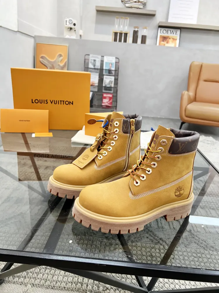 Louis Vuitton high-top boots and casual sports shoes series are coming to the counter at
