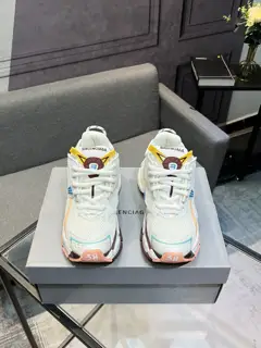 Balenciaga latest color matching retro casual shoes