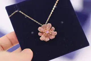 Swarovski Heart to Heart Pink Diamond Lotus Clavicle Necklace