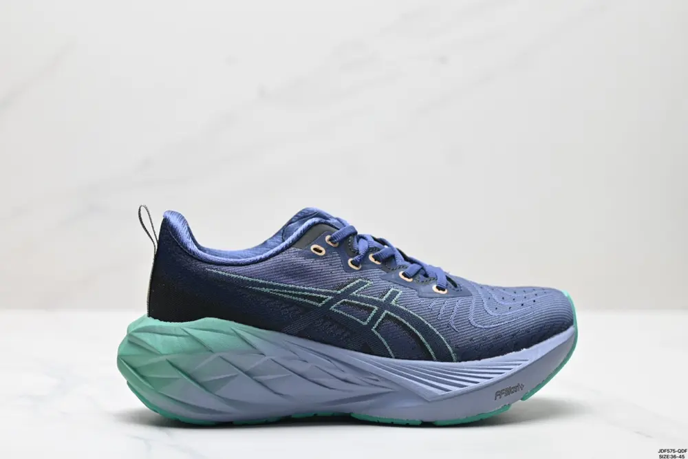 Asics Novablast 4 lightweight running shoes 1012B722-100