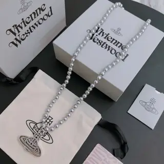 Vivienne Westwood classic large Saturn necklace