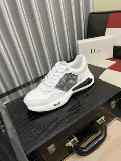 Dior casual sports shoes Fashionable and versatile