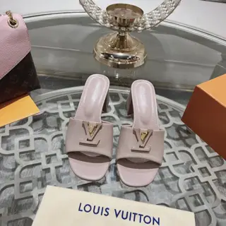 Louis Vuitton original mold hand-made buckle + electroplating process Full of craftsmanship