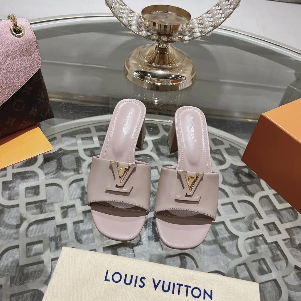 Louis Vuitton original mold hand-made buckle + electroplating process Full of craftsmanship