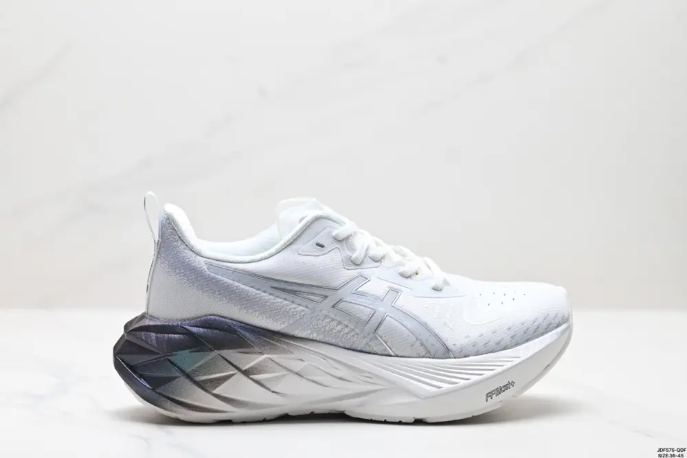 Asics Novablast 4 lightweight running shoes 1012B722-100
