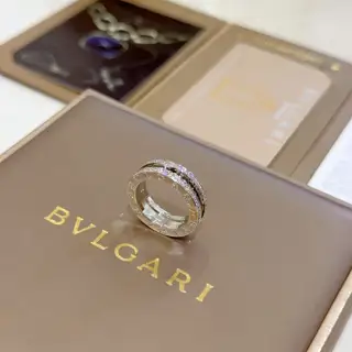 Bvlgari DIVAS’ DREAM series is perfect in appearance and details. The unique color is