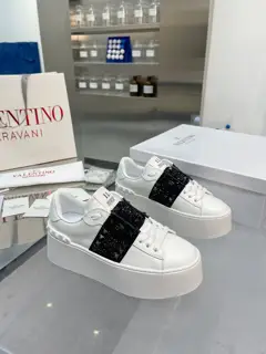 Valentino thick-soled rivet sports casual shoes white shoes