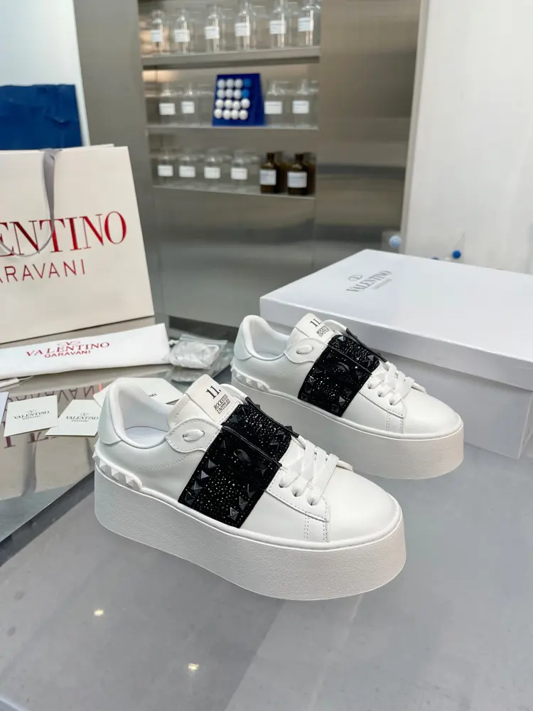 Valentino thick-soled rivet sports casual shoes white shoes