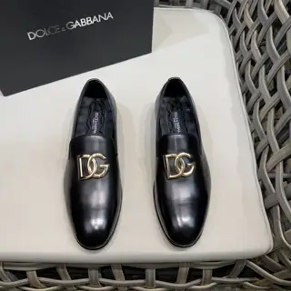 Dolce & Gabbana Cowhide Moccasin Men’s Loafers|Decorated with DG hardware nameplate|Made of