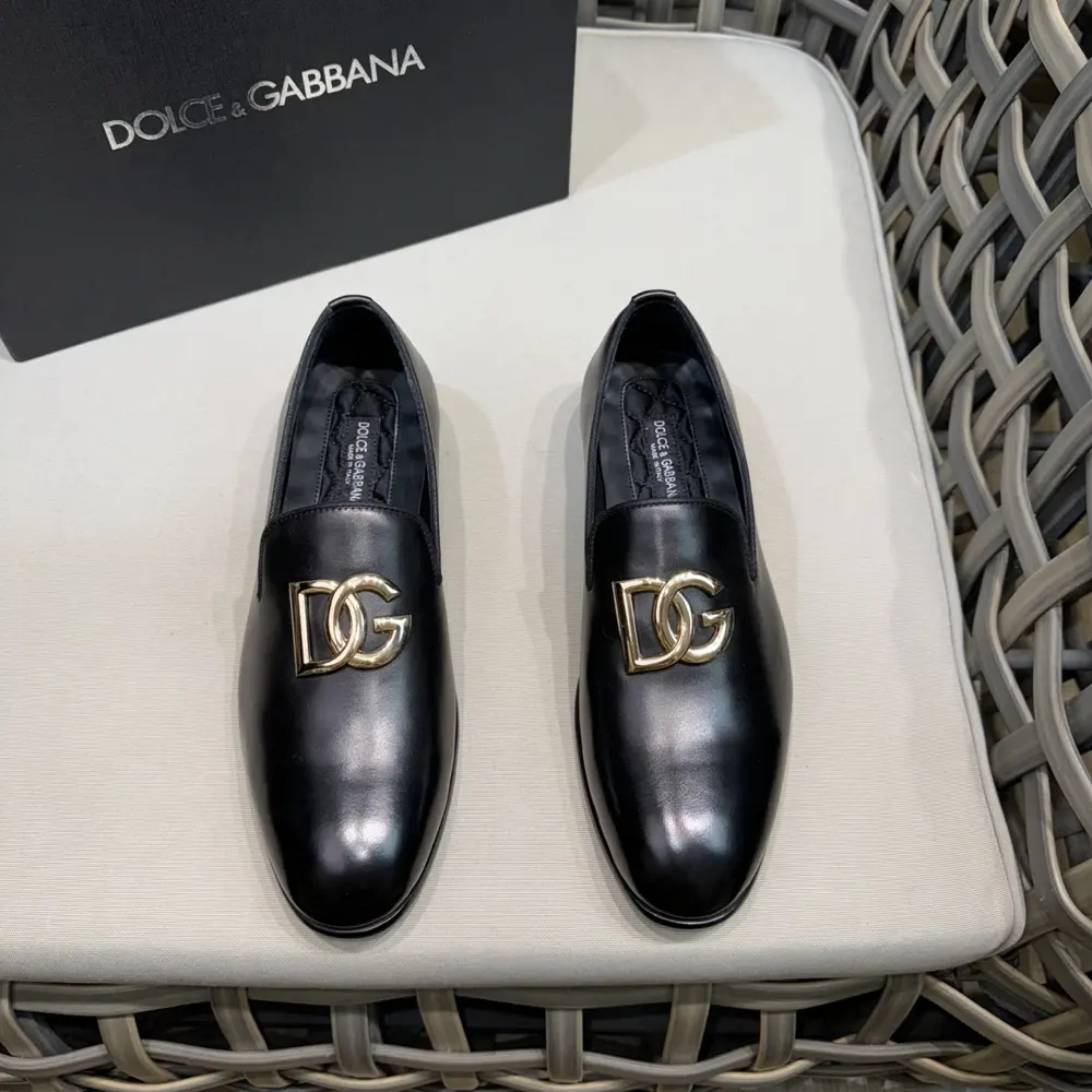 Dolce & Gabbana Cowhide Moccasin Men’s Loafers|Decorated with DG hardware nameplate|Made of
