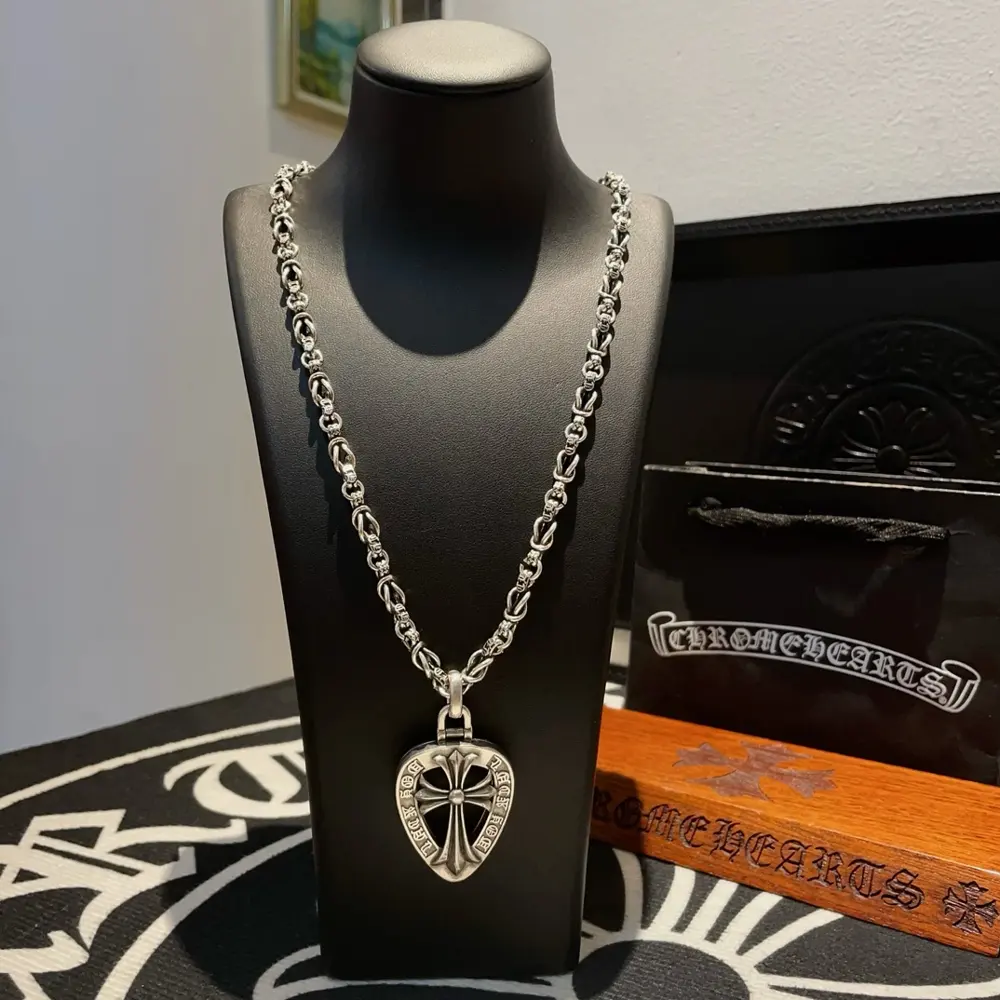 Chrome Hearts classic retro necklace heart-shaped cross pendant concave and convex shapes