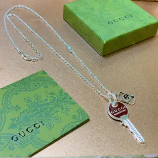 GucciThe latest Gucci necklace with a higher grade chain