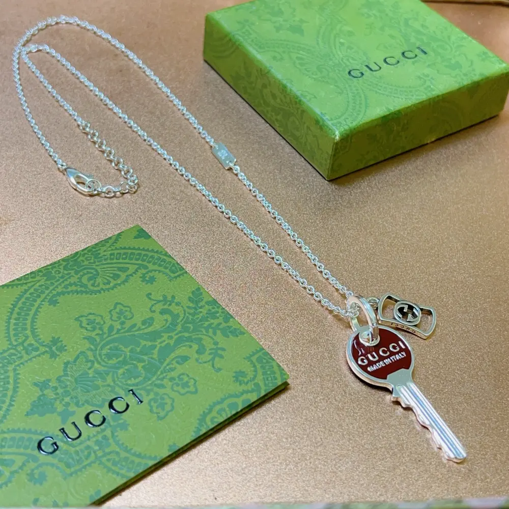 GucciThe latest Gucci necklace with a higher grade chain