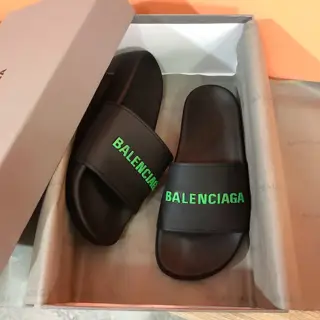 BALENCIAGA classic couple beach slippers