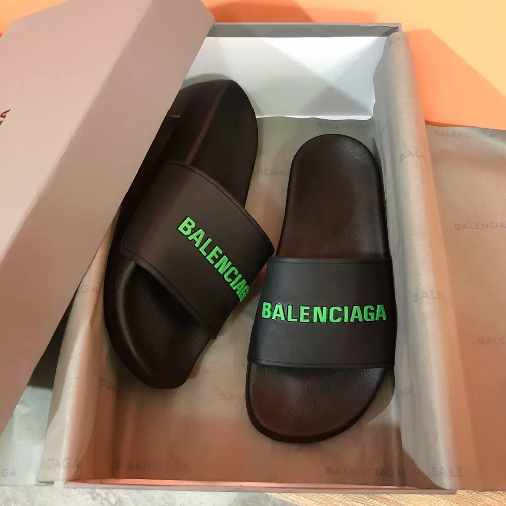BALENCIAGA classic couple beach slippers