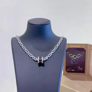 Bvlgari DIVAS’ DREAM series is in perfect condition and has invincible details. The unique