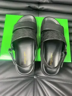 Bottega Veneta men’s spring and summer slippers