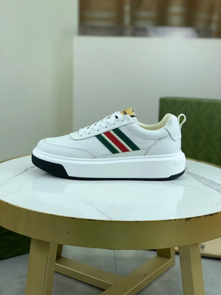 Gucci casual shoes cowhide punching series official website latest model. Available at the