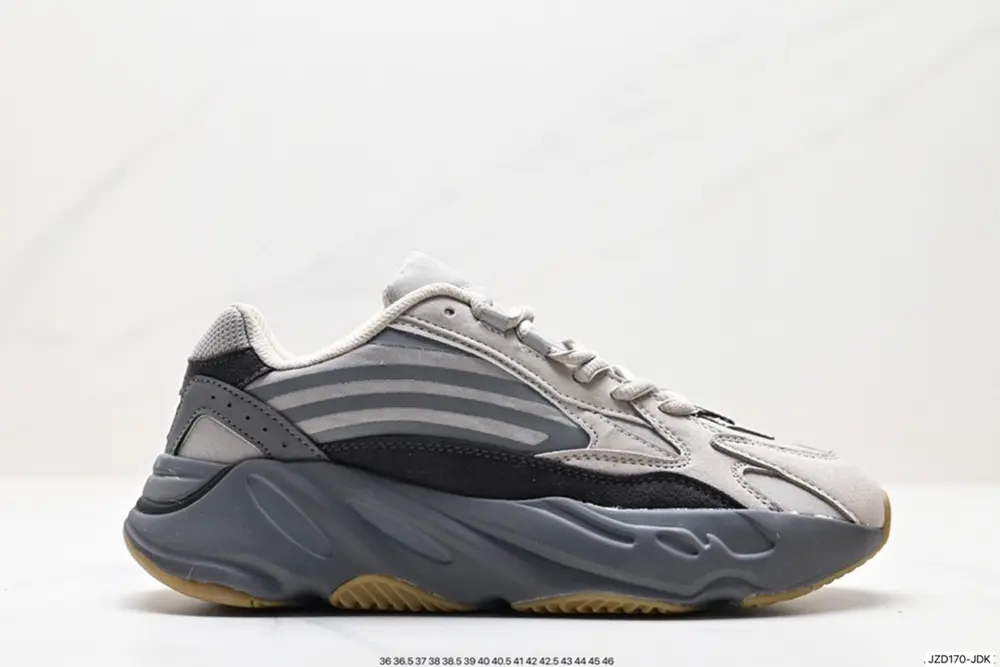 Adidas YEEZY 700V2 ‘Static’ Adidas Yeezy 700 second generation retro dad shoes FV9922 gray