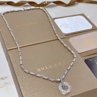 Bvlgari DIVAS’ DREAM enamel series is perfect in appearance and details. The unique color