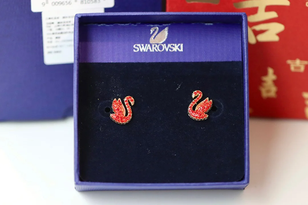 Swarovski new red swan pearl stud earrings