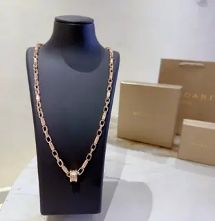 Bvlgari DIVAS’ DREAM series is in perfect condition and has invincible details. The unique