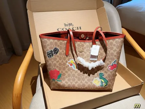 COACH Tote