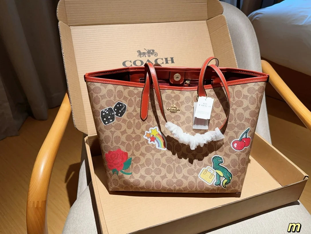 COACH Tote