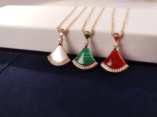 Bvlgari natural stone red agate fan necklace. 18K gold plated material