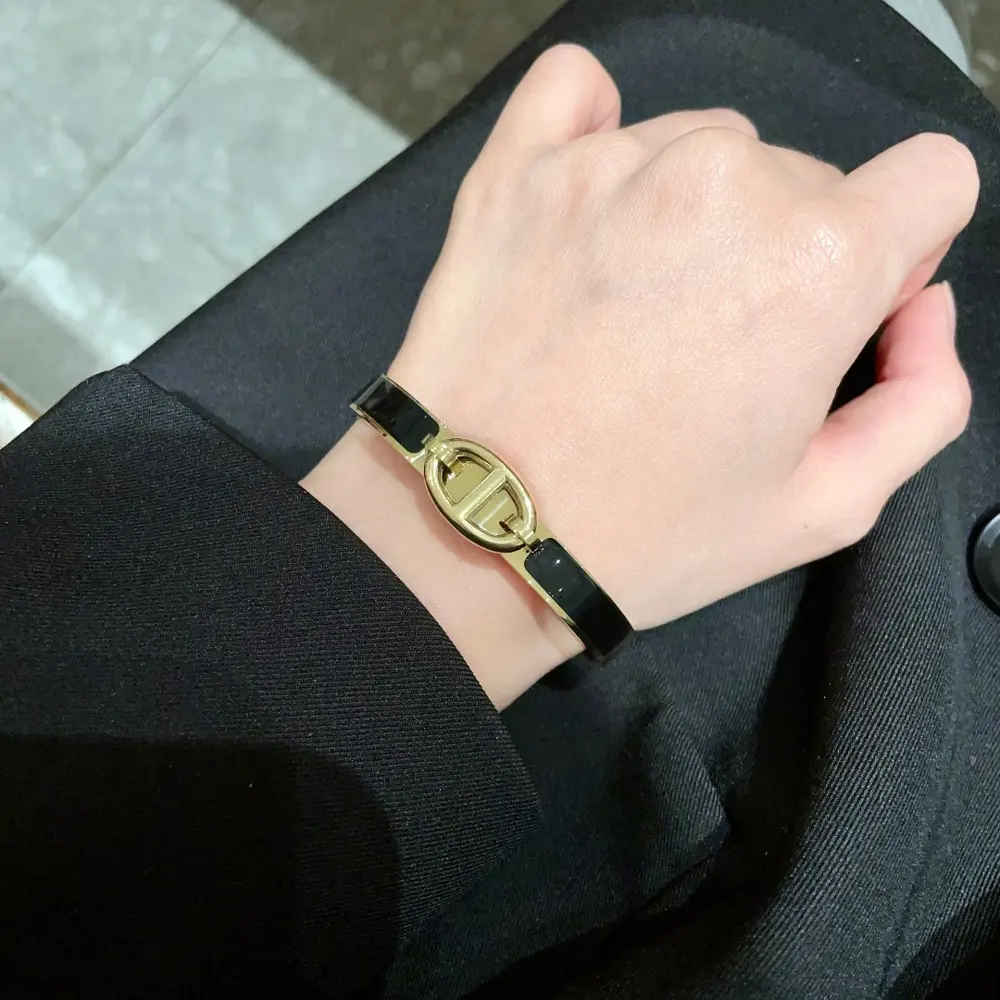 Hot item recommendation