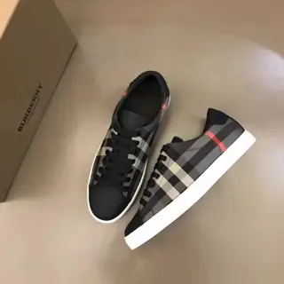 Burberry’s classic low-top sneaker for men