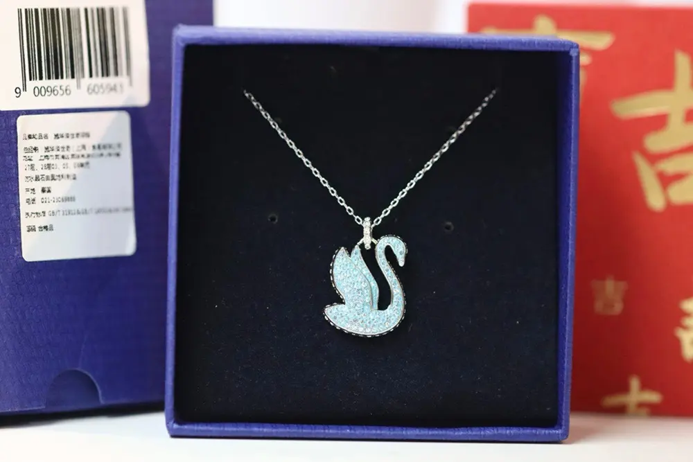 Swarovski new blue swan clavicle necklace