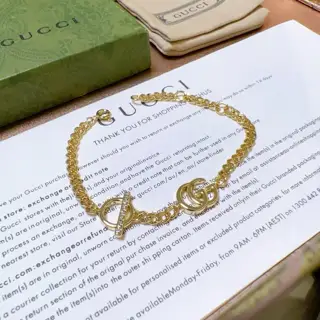 The latest classic Gucci bracelet. Exquisite. Both the style and the texture are absolutely