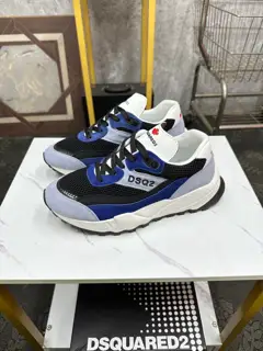 DSQUARED2 casual sports shoes are on sale at the same time in Z cabinet