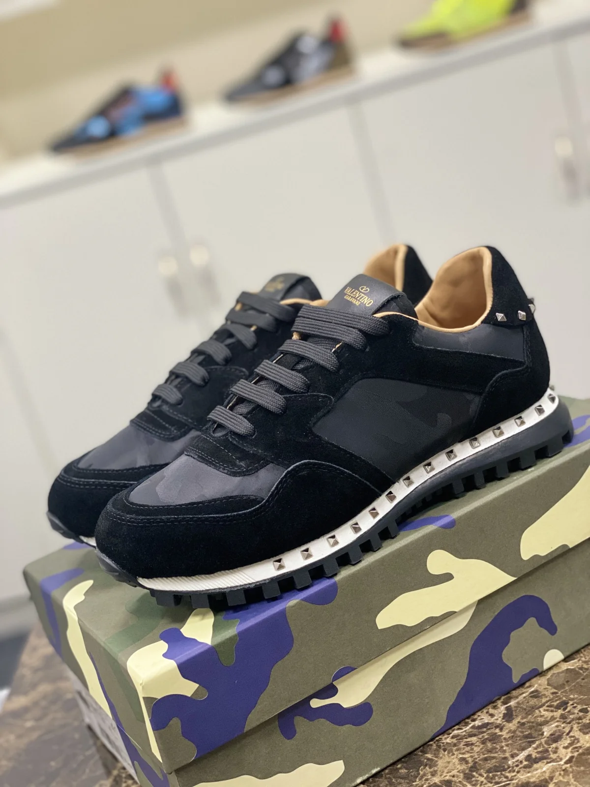 Valentino camouflage casual sneakers The material and workmanship are impeccable