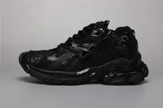 Balenciaga Runner shows the designer Demna’s sports shoe style through details such as