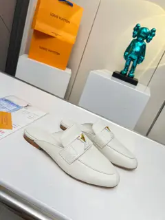 Louis Vuitton loafers. High-end product quality in the market. The latest original buckle