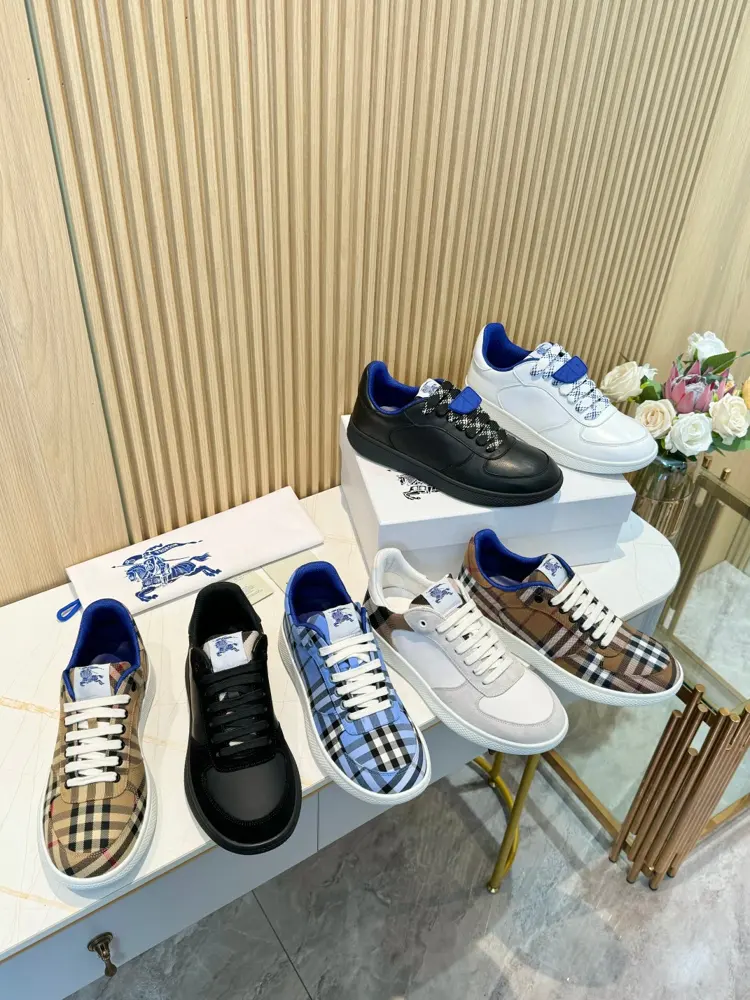 With mesh lining and checkered laces