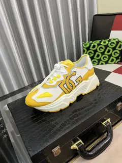 Dolce & Gabbana casual shoes make walking more convenient and comfortable