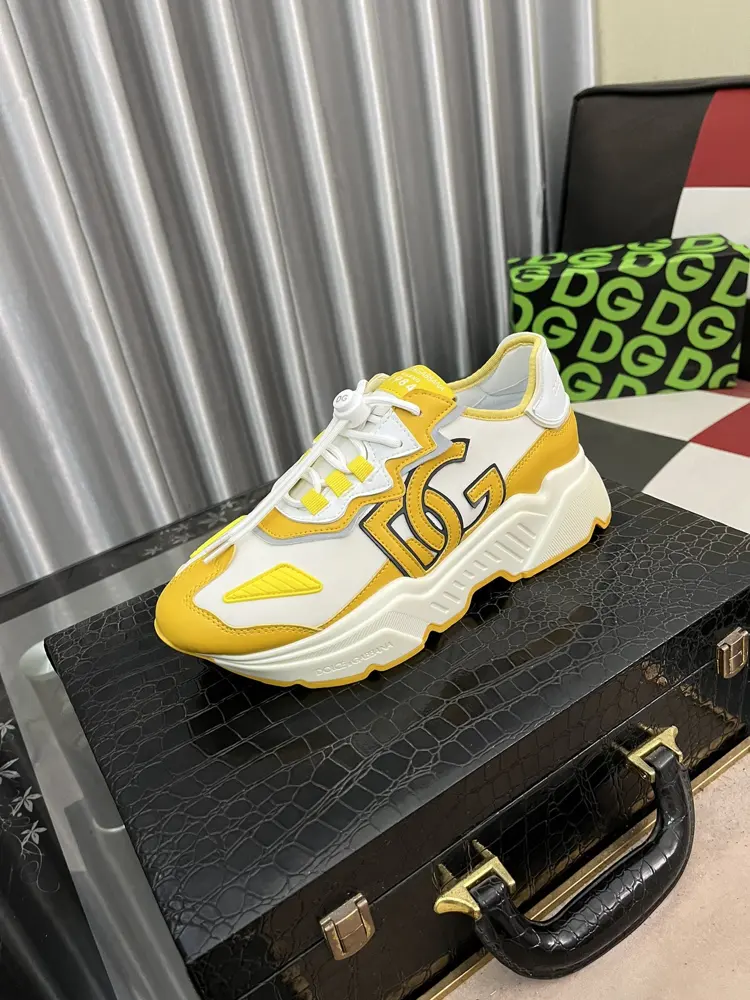 Dolce & Gabbana casual shoes make walking more convenient and comfortable
