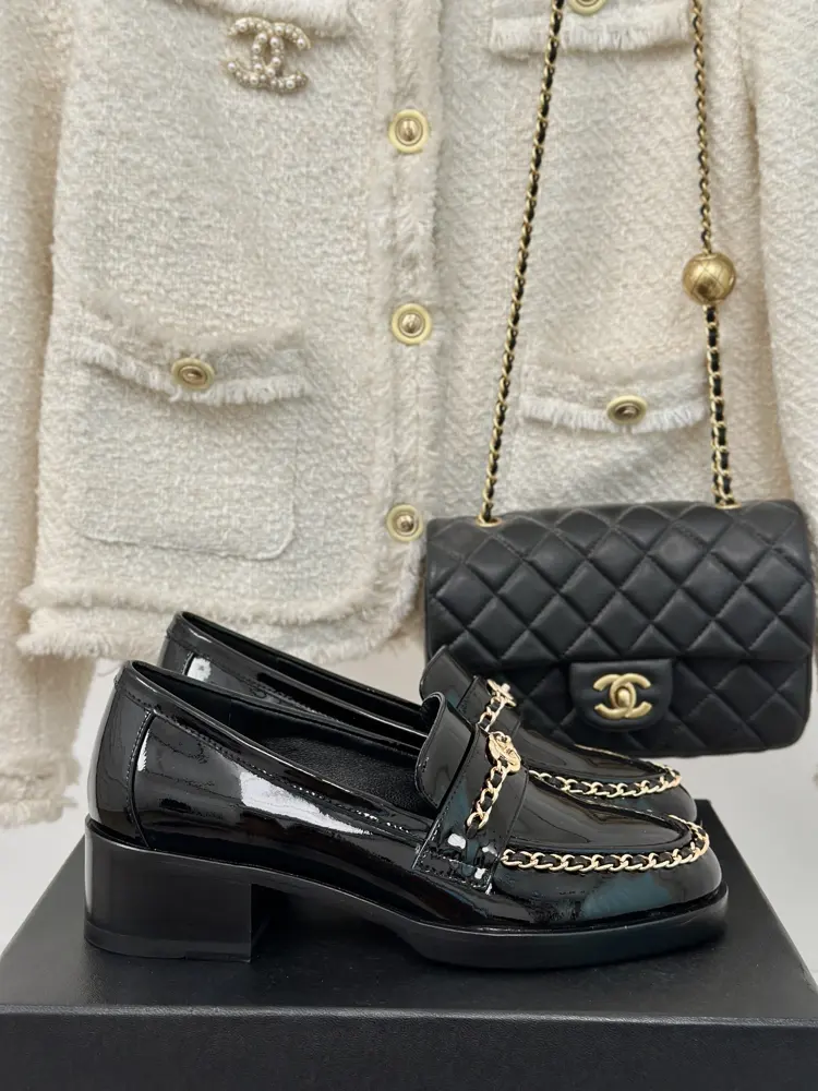 Chanel chain double C loafers