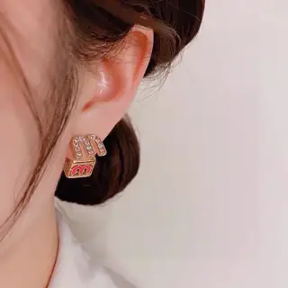 Miu Miu Miu letter earrings The same brass material as the counter