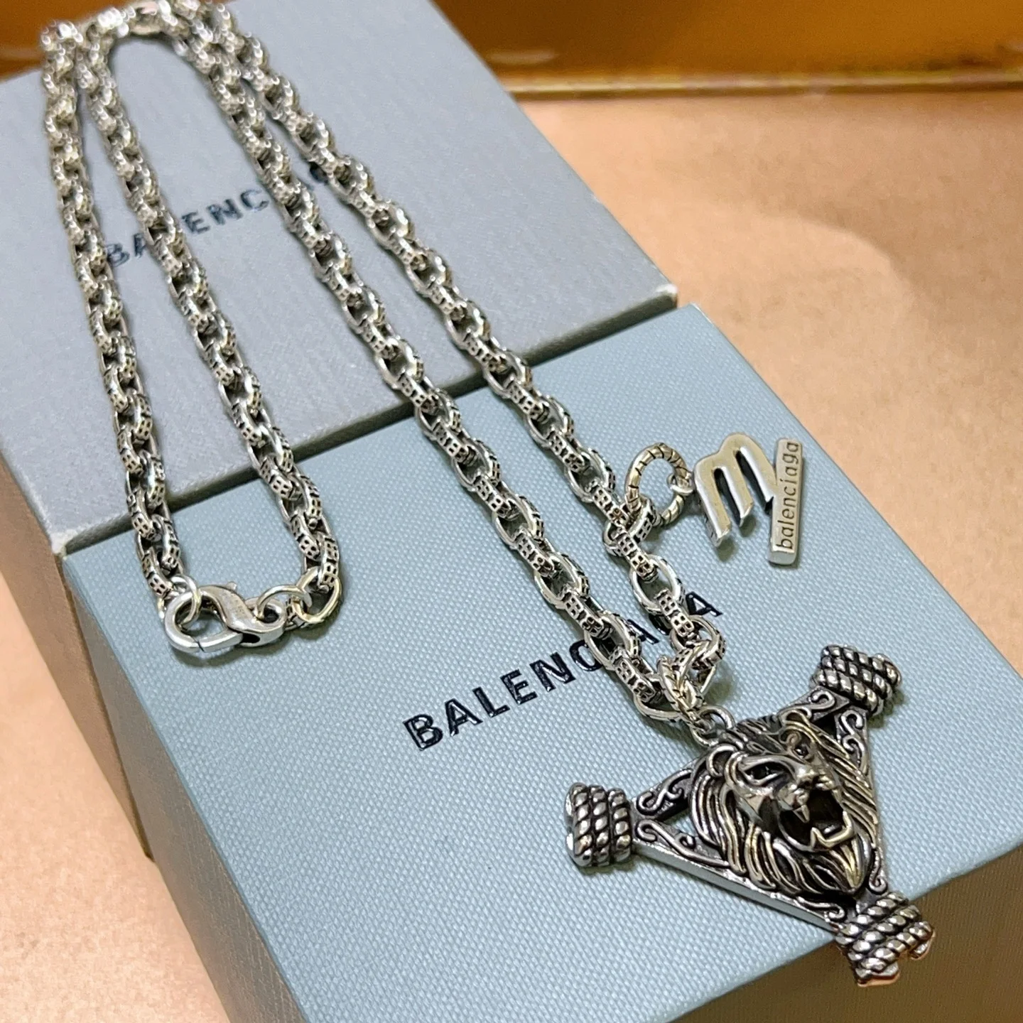 Balenciaga new necklace The same as the counter